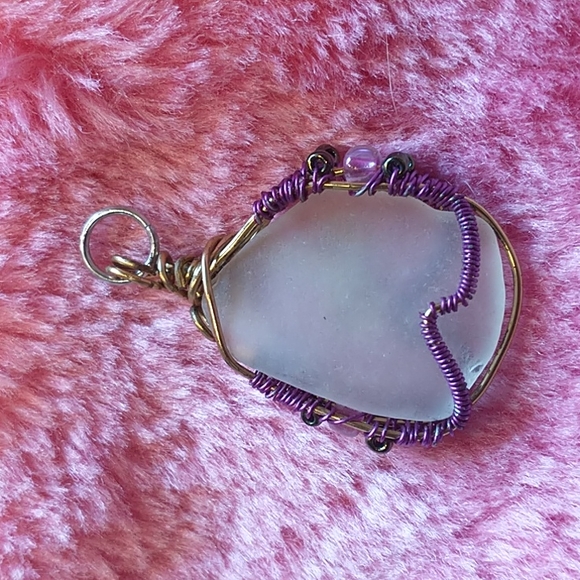 NWT Handcrafted Beach Glass Pendant - Picture 2 of 3